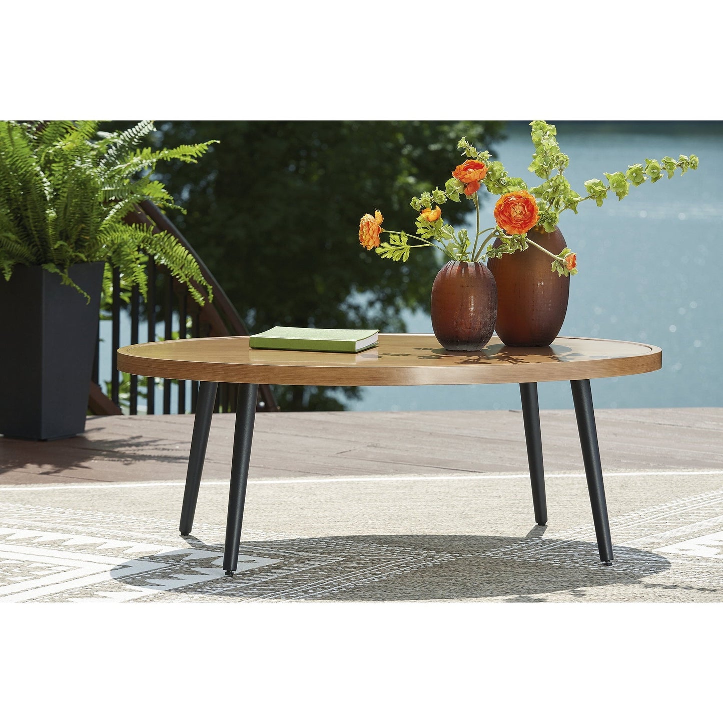 Signature Design by Ashley Horizon Hall Outdoor Coffee Table, Weather-Resistant Aluminum, Two-Tone Brown